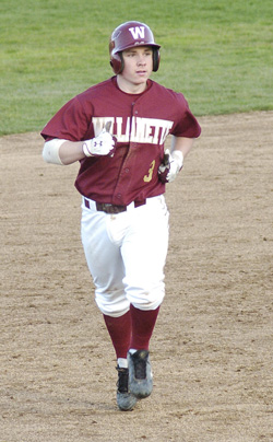 Big Second Inning Helps Whitworth Outscore Bearcats, 10-6