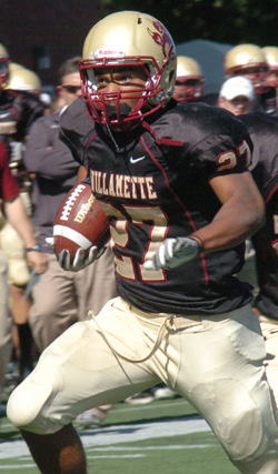 Jones Scores on 1-yard Run with 0:27 Left, as Bearcats Edge Boxers, 35-31