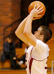 Vikings Hold Off Bearcats in Portland, 97-90
