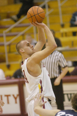Boxers Build 11-Point Halftime Lead, Defeat Bearcats, 87-67