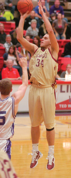 Pioneers Hold Off Comeback by Bearcats to Win 87-74