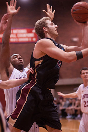 Nationally-Ranked Whitworth Outscores Bearcats, 90-83