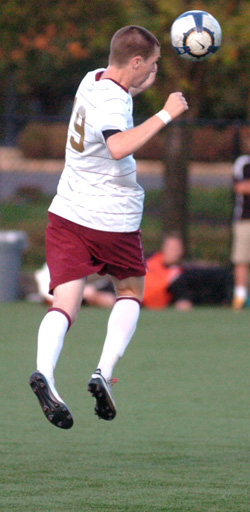 Puget Sound Holds Off Bearcats, 3-2