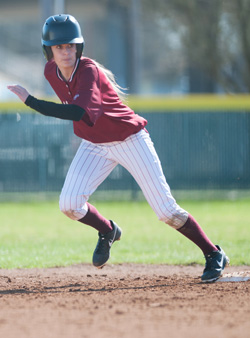Claremont-Mudd-Scripps Defeats Willamette, 6-1 and 4-0, in Softball