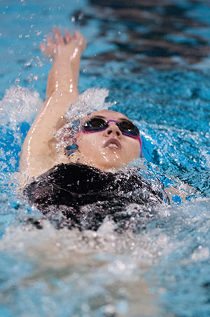 Wildcats Nip Bearcats in Men's and Women's Swimming