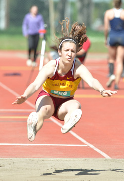 Bearcats Win 11 Events at Willamette Opener to Start Season