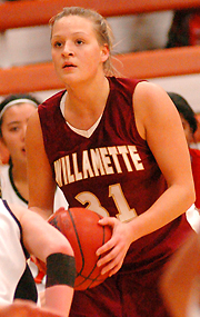 Payne Hits 3-Pointer with 0:47 Left to Send Bearcats Past Lutes, 60-57