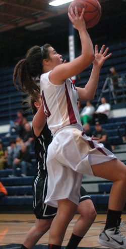 La Verne Rallies to Upend Willamette 68-65 in Season Opener