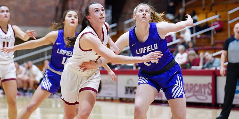 Sami Riggs, at front left, battled for a rebound.