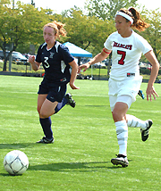 Bearcats Squeeze Past Pioneers for 1-0 NWC Win