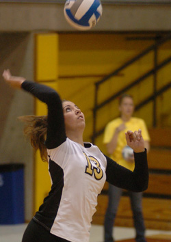 Willamette Wins Volleyball Match at Lewis & Clark, 3-1