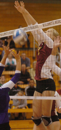 Willamette Slips Past Rivals from Linfield, 3-2, in NWC Opener