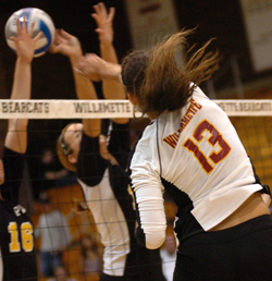 Leenstra is Named NWC Volleyball Student-Athlete of the Week